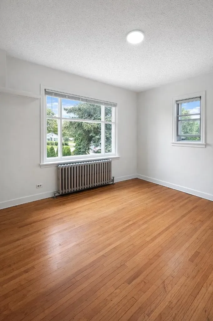 326 27 Avenue NE Calgary AB T2E 2A2