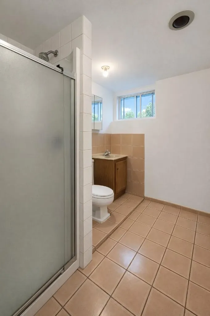 326 27 Avenue NE Calgary AB T2E 2A2