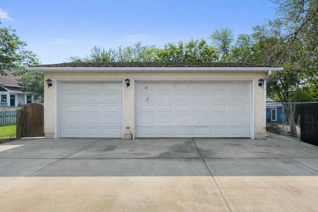 326 27 Avenue NE Calgary AB T2E 2A2