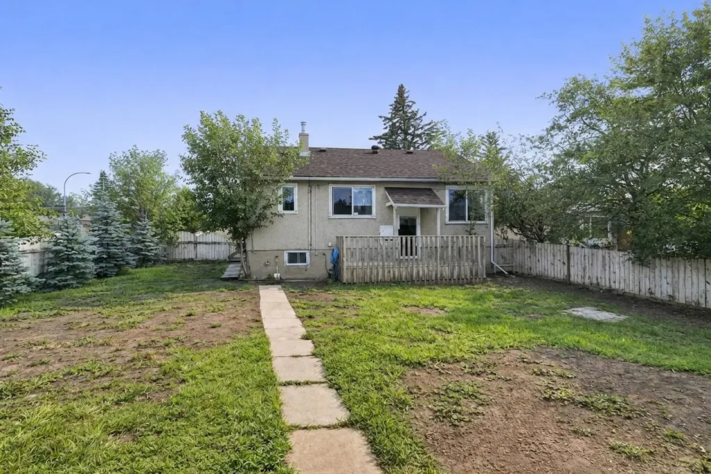 326 27 Avenue NE Calgary AB T2E 2A2