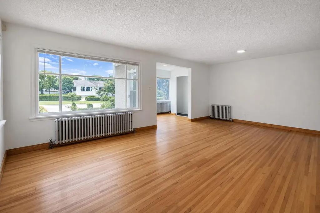 326 27 Avenue NE Calgary AB T2E 2A2