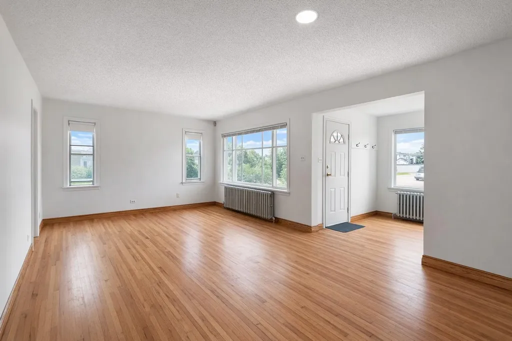 326 27 Avenue NE Calgary AB T2E 2A2