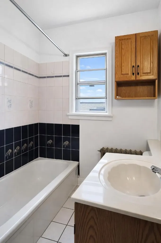326 27 Avenue NE Calgary AB T2E 2A2