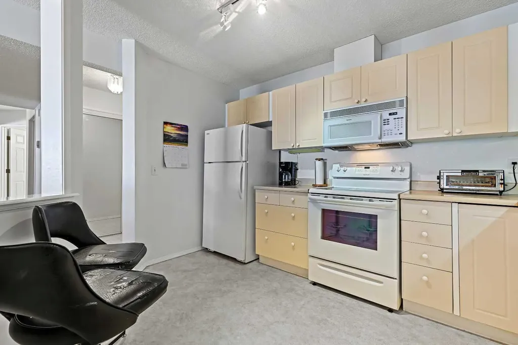 1206 Sienna Park Green SW Calgary AB T3H 3N7