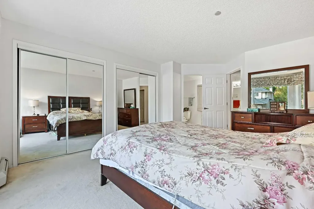 1206 Sienna Park Green SW Calgary AB T3H 3N7