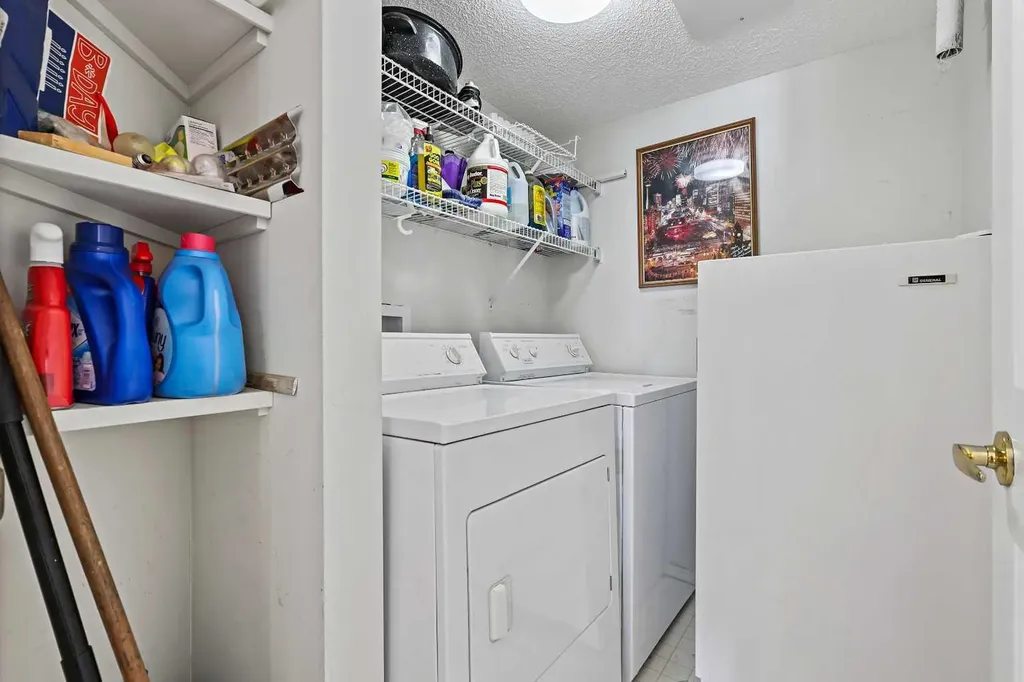 1206 Sienna Park Green SW Calgary AB T3H 3N7