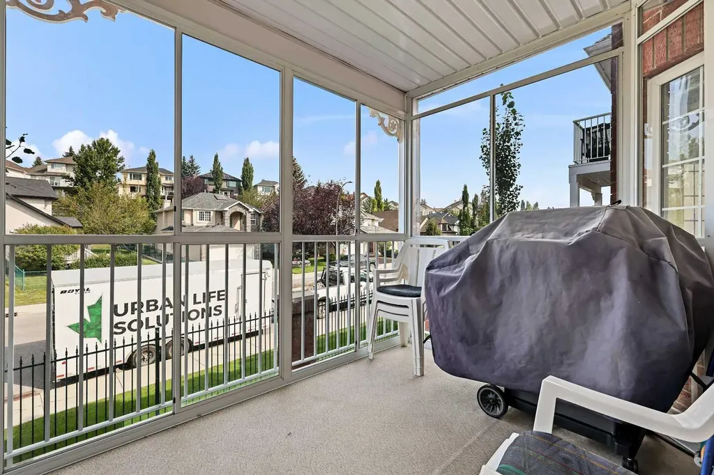 1206 Sienna Park Green SW Calgary AB T3H 3N7
