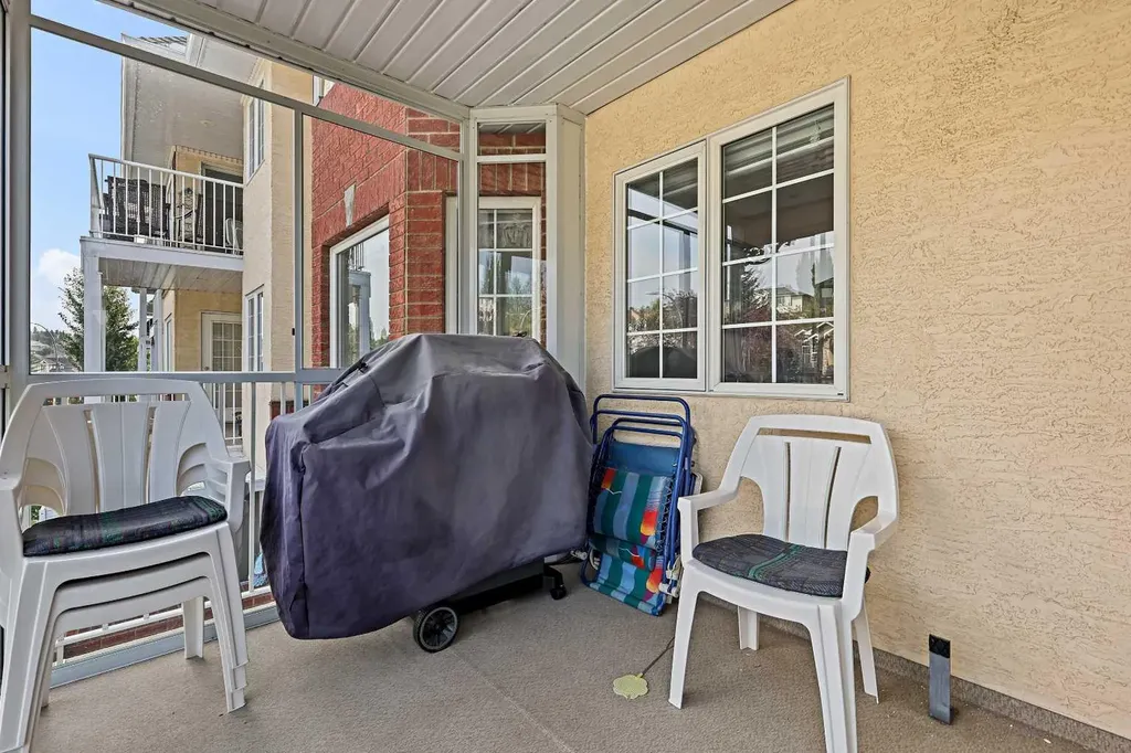 1206 Sienna Park Green SW Calgary AB T3H 3N7