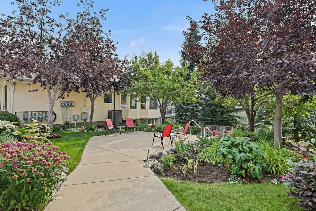 1206 Sienna Park Green SW Calgary AB T3H 3N7