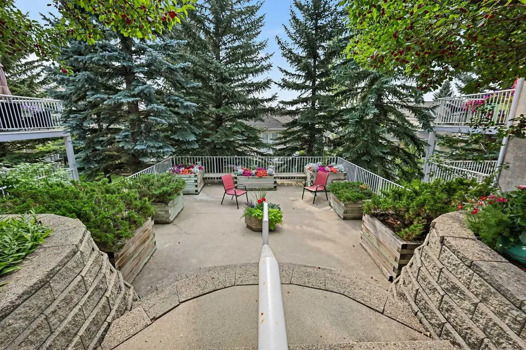 1206 Sienna Park Green SW Calgary AB T3H 3N7