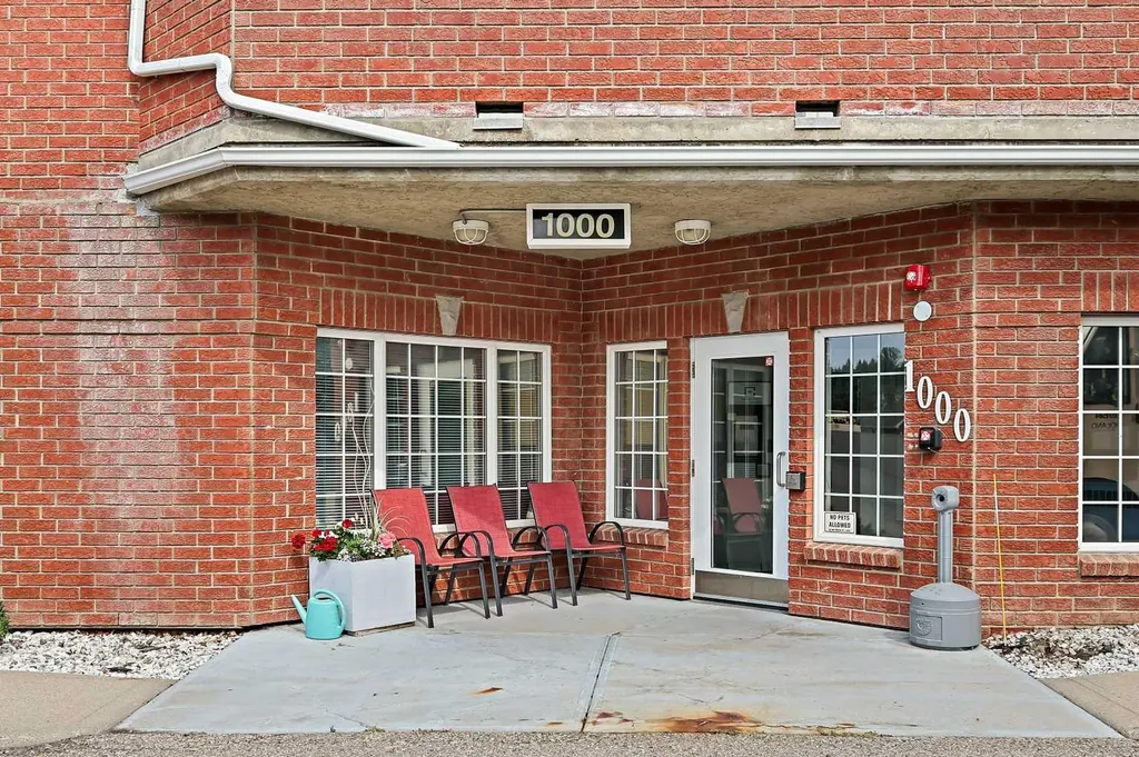 1206 Sienna Park Green SW Calgary AB T3H 3N7