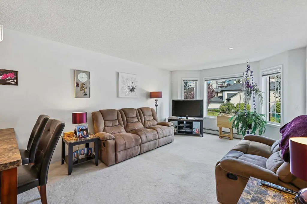 1206 Sienna Park Green SW Calgary AB T3H 3N7