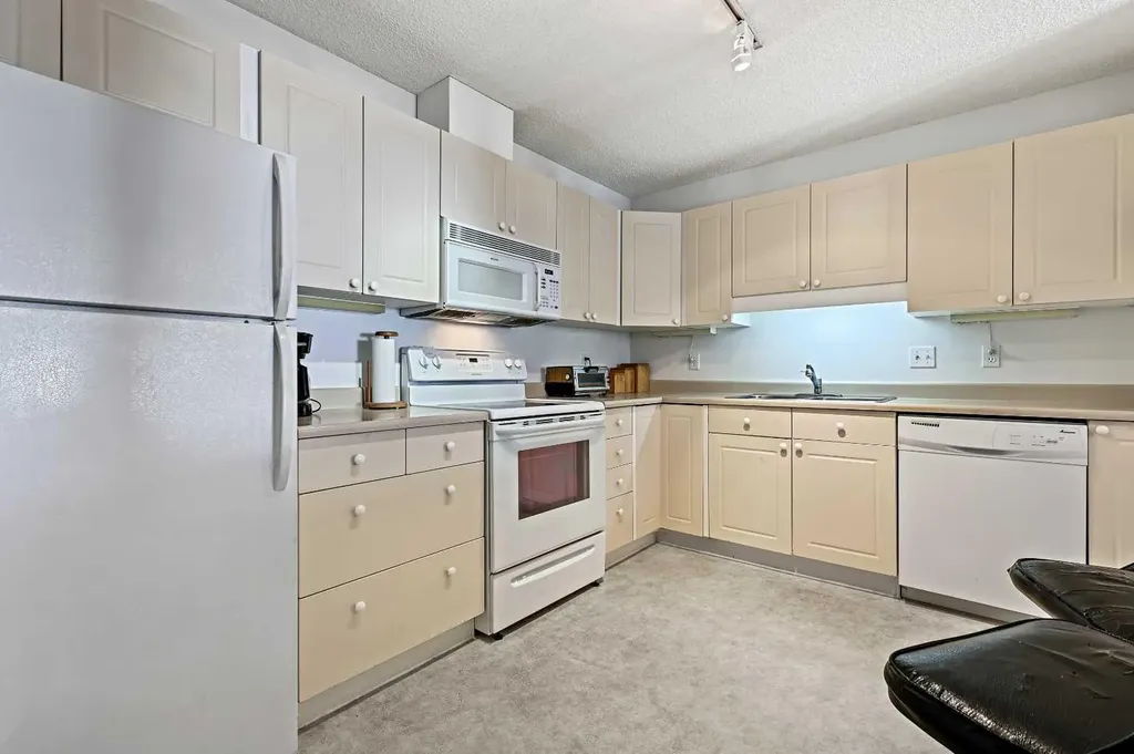 1206 Sienna Park Green SW Calgary AB T3H 3N7