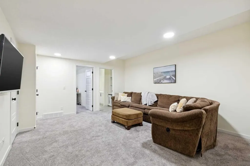 87 Setonstone Landing SE Calgary AB T3M 3R4