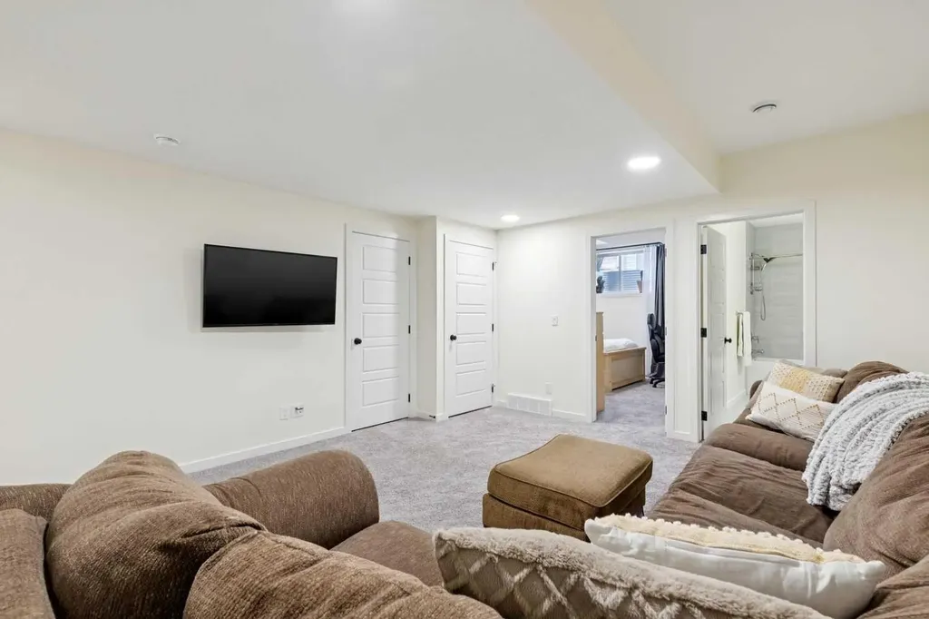 87 Setonstone Landing SE Calgary AB T3M 3R4
