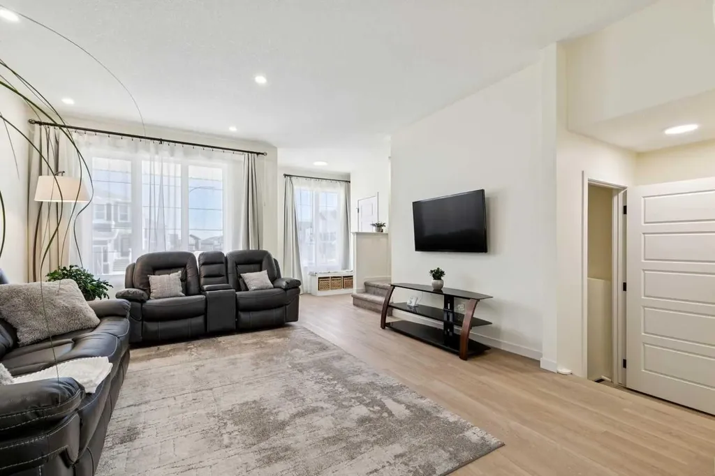 87 Setonstone Landing SE Calgary AB T3M 3R4