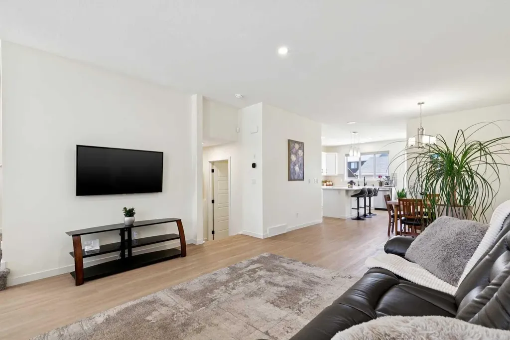 87 Setonstone Landing SE Calgary AB T3M 3R4