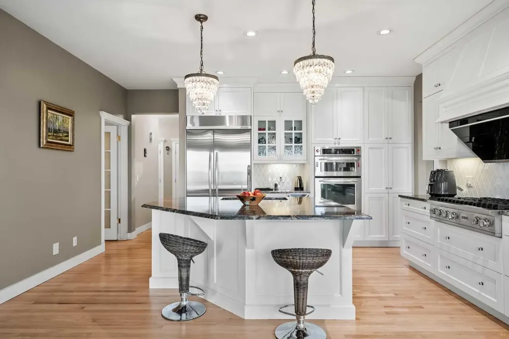 136 Patrick View SW Calgary AB T3H 3J4