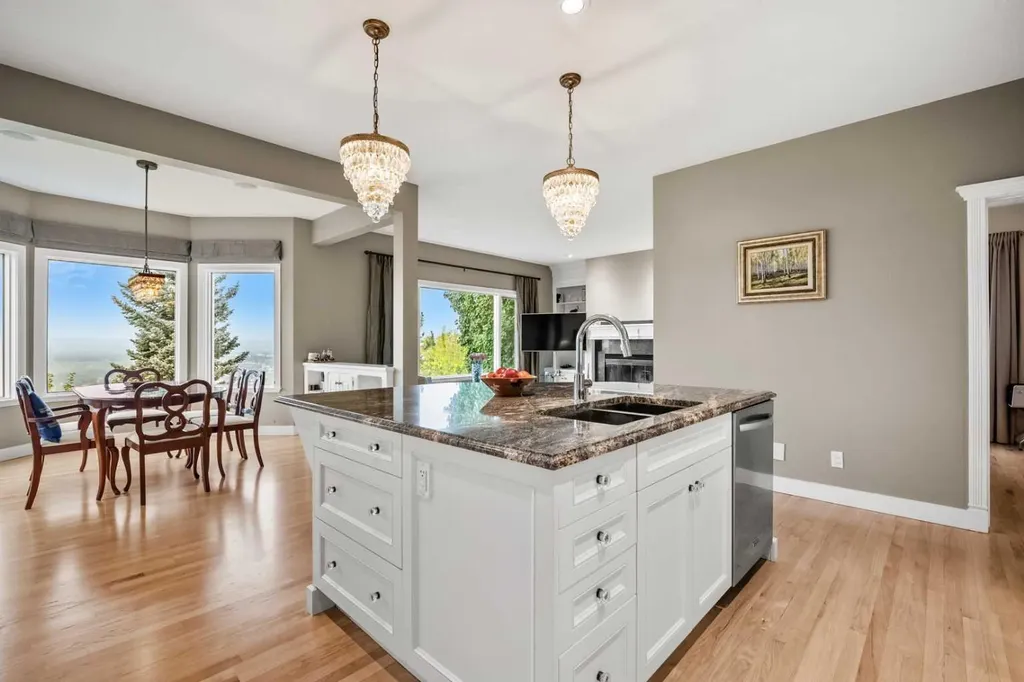 136 Patrick View SW Calgary AB T3H 3J4