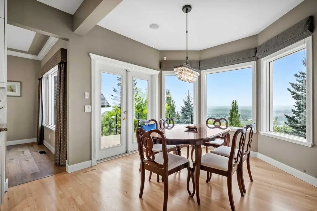 136 Patrick View SW Calgary AB T3H 3J4