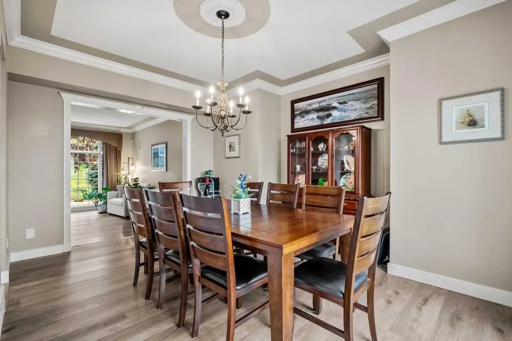 136 Patrick View SW Calgary AB T3H 3J4