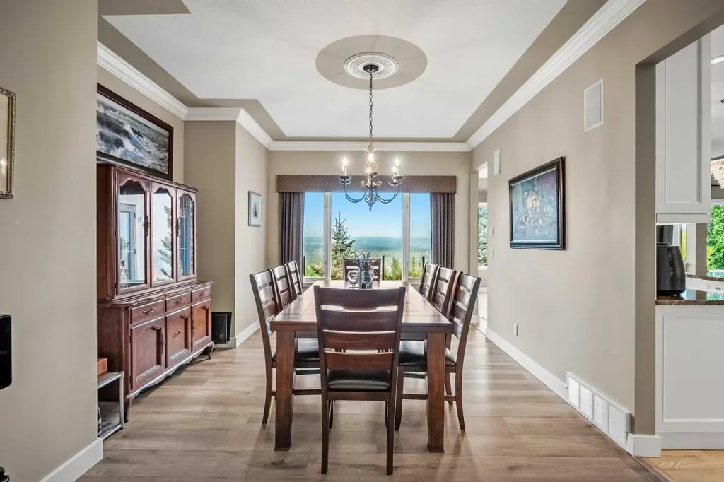 136 Patrick View SW Calgary AB T3H 3J4