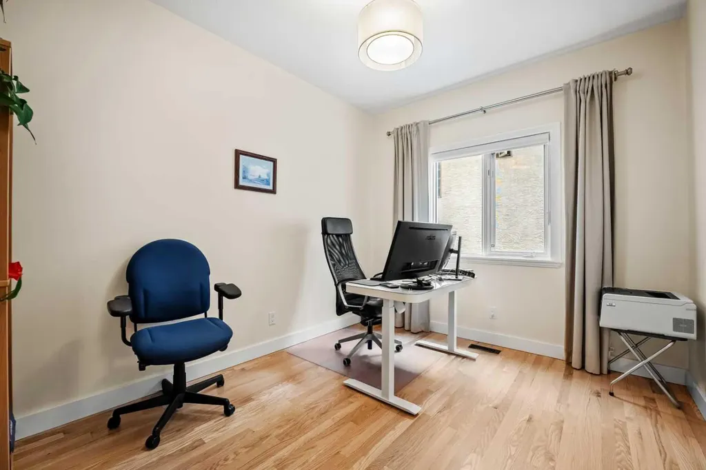 136 Patrick View SW Calgary AB T3H 3J4