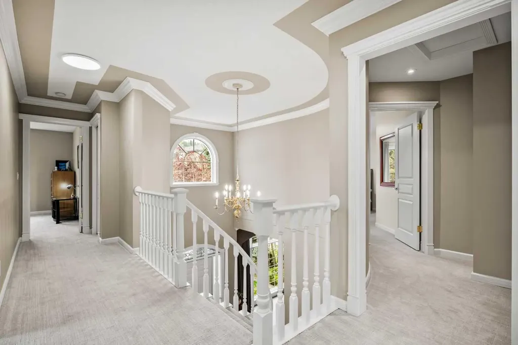 136 Patrick View SW Calgary AB T3H 3J4