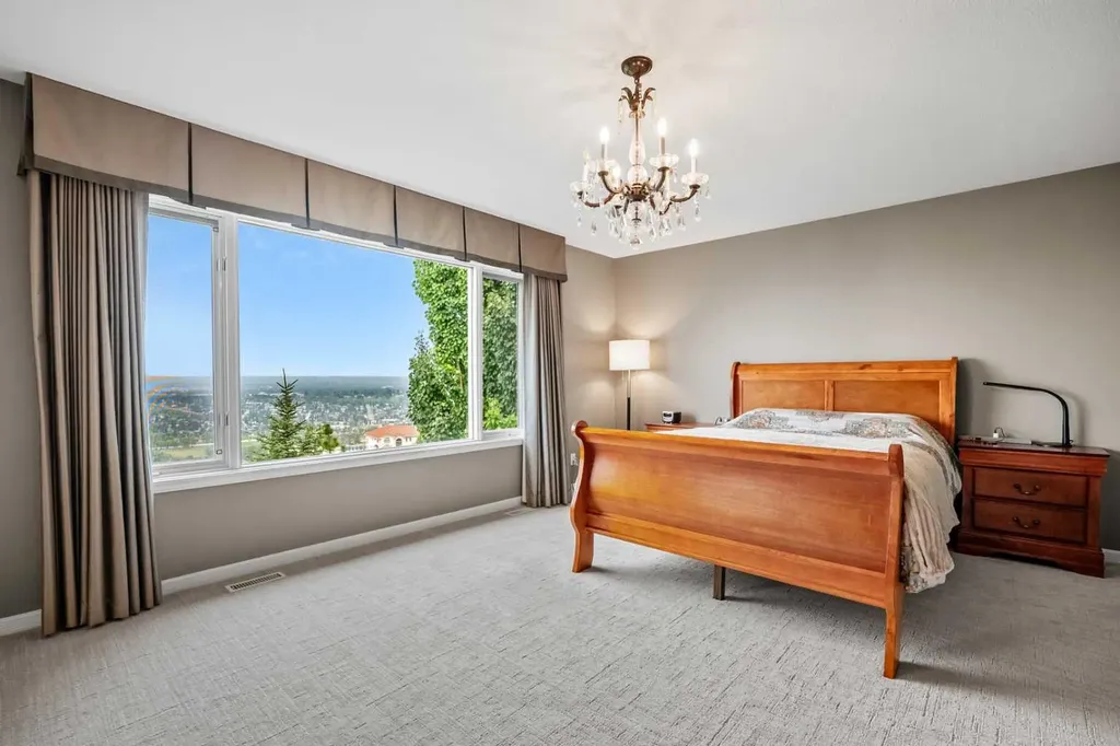 136 Patrick View SW Calgary AB T3H 3J4