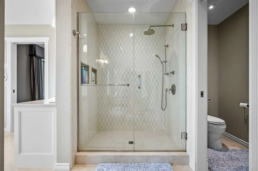 136 Patrick View SW Calgary AB T3H 3J4