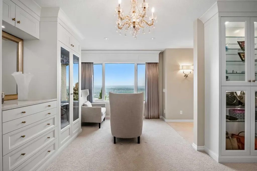 136 Patrick View SW Calgary AB T3H 3J4