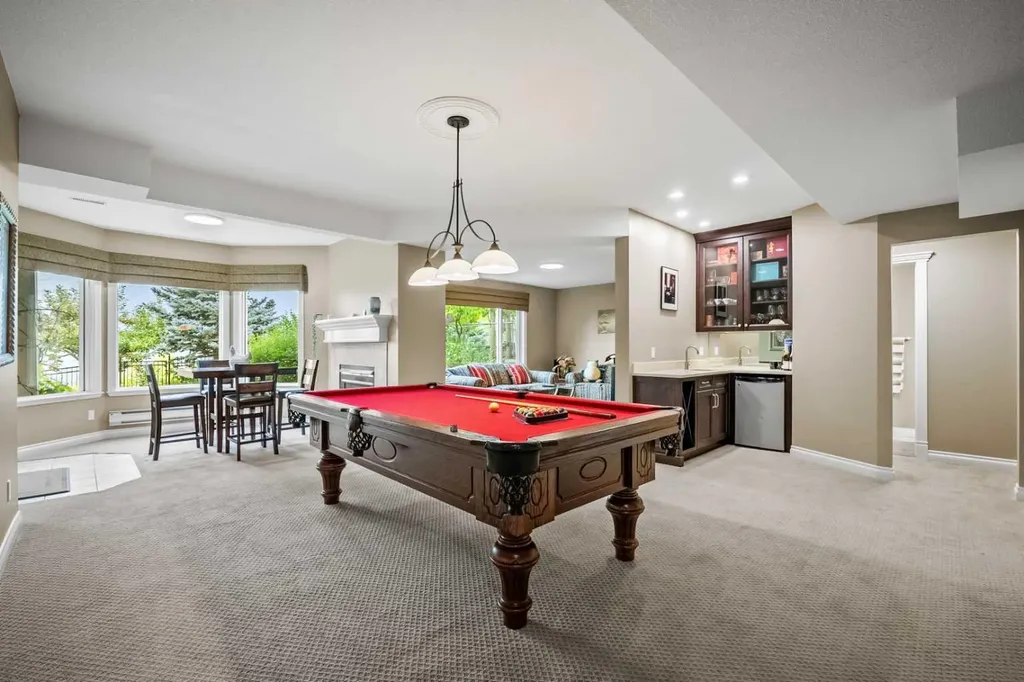 136 Patrick View SW Calgary AB T3H 3J4