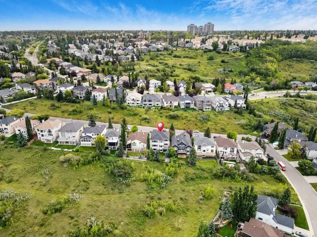136 Patrick View SW Calgary AB T3H 3J4
