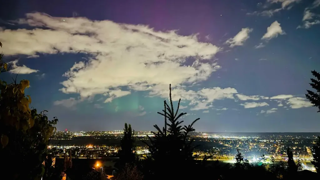 136 Patrick View SW Calgary AB T3H 3J4