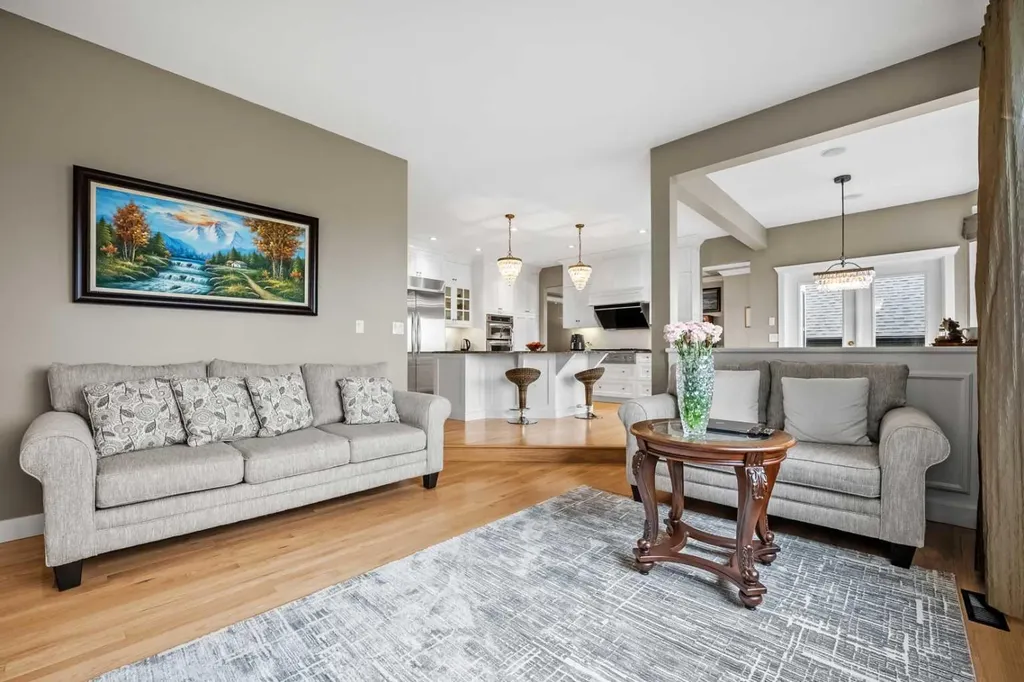136 Patrick View SW Calgary AB T3H 3J4