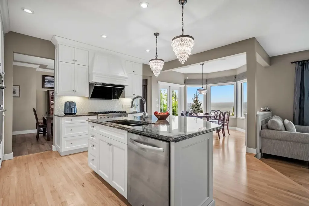 136 Patrick View SW Calgary AB T3H 3J4