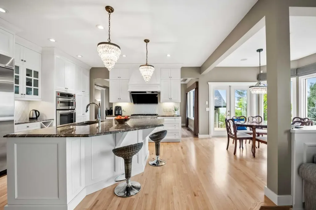 136 Patrick View SW Calgary AB T3H 3J4