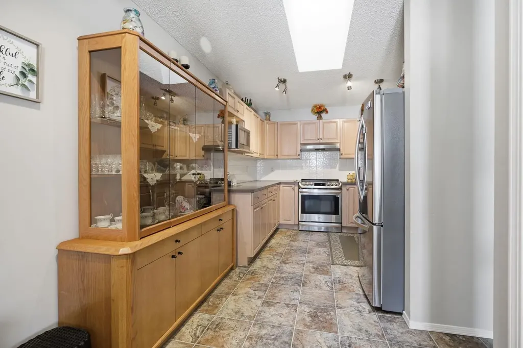 216 Valley Ridge Heights NW Calgary AB T3B 5T3