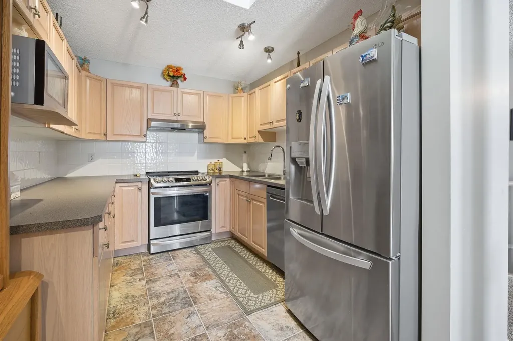 216 Valley Ridge Heights NW Calgary AB T3B 5T3