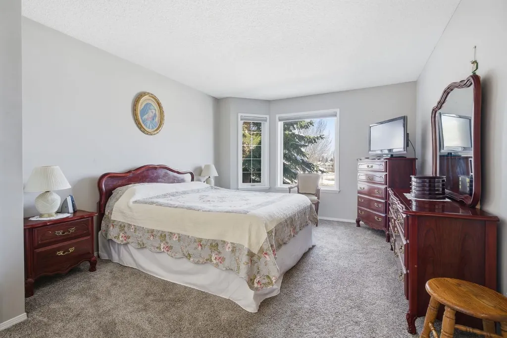 216 Valley Ridge Heights NW Calgary AB T3B 5T3