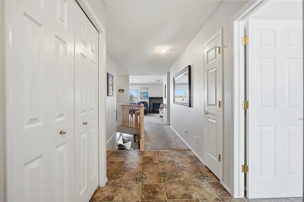 216 Valley Ridge Heights NW Calgary AB T3B 5T3