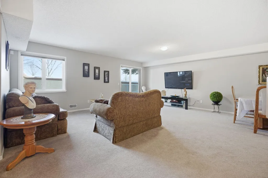 216 Valley Ridge Heights NW Calgary AB T3B 5T3