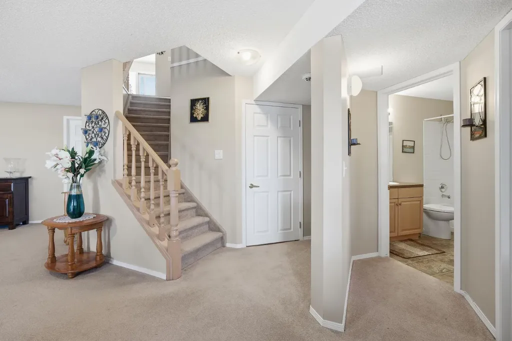 216 Valley Ridge Heights NW Calgary AB T3B 5T3