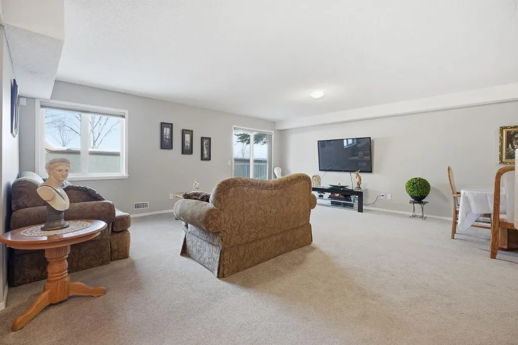 216 Valley Ridge Heights NW Calgary AB T3B 5T3