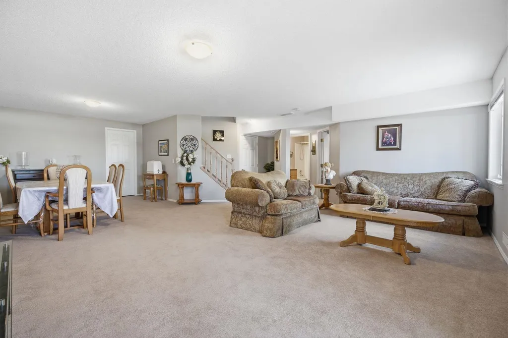 216 Valley Ridge Heights NW Calgary AB T3B 5T3