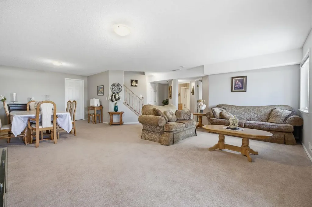 216 Valley Ridge Heights NW Calgary AB T3B 5T3