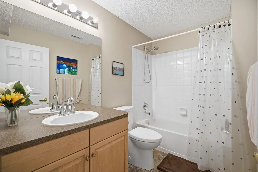216 Valley Ridge Heights NW Calgary AB T3B 5T3