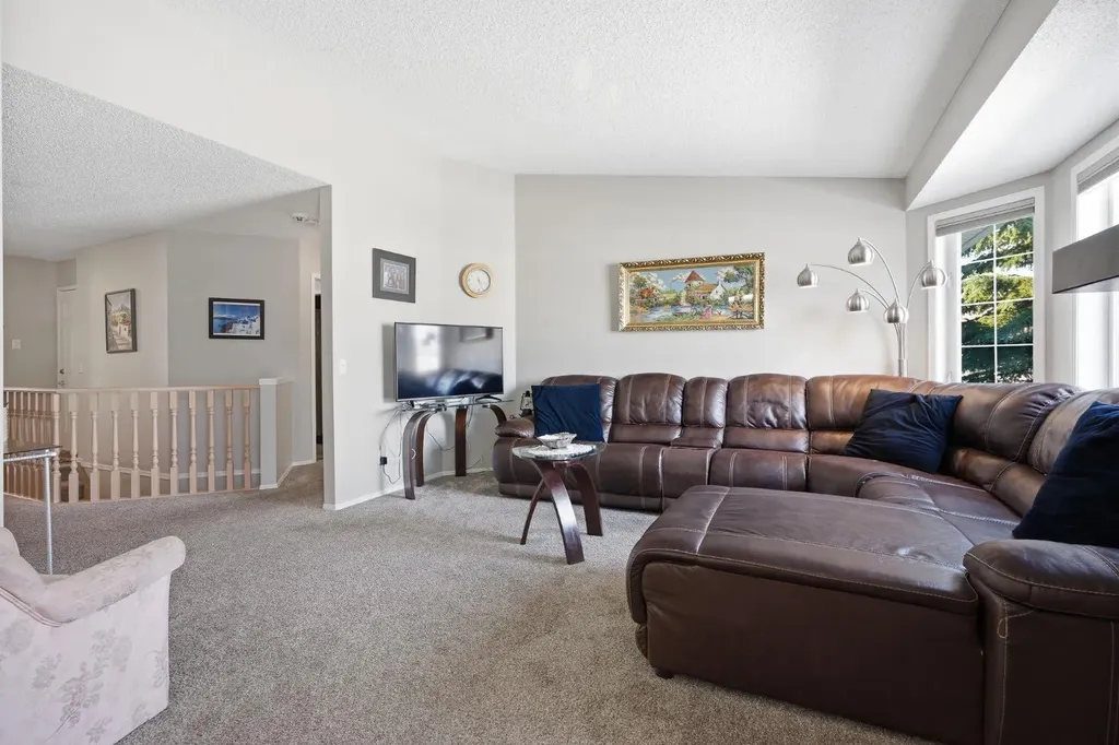 216 Valley Ridge Heights NW Calgary AB T3B 5T3