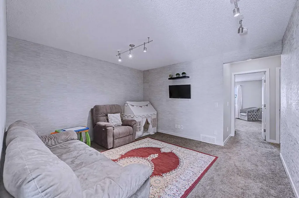 80 Chaparral Valley Crescent SE Calgary AB T2X 0Y2