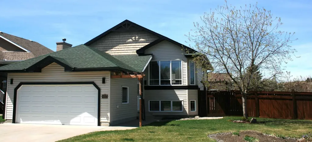 1112 2 Street NE Sundre AB T0M 1X0
